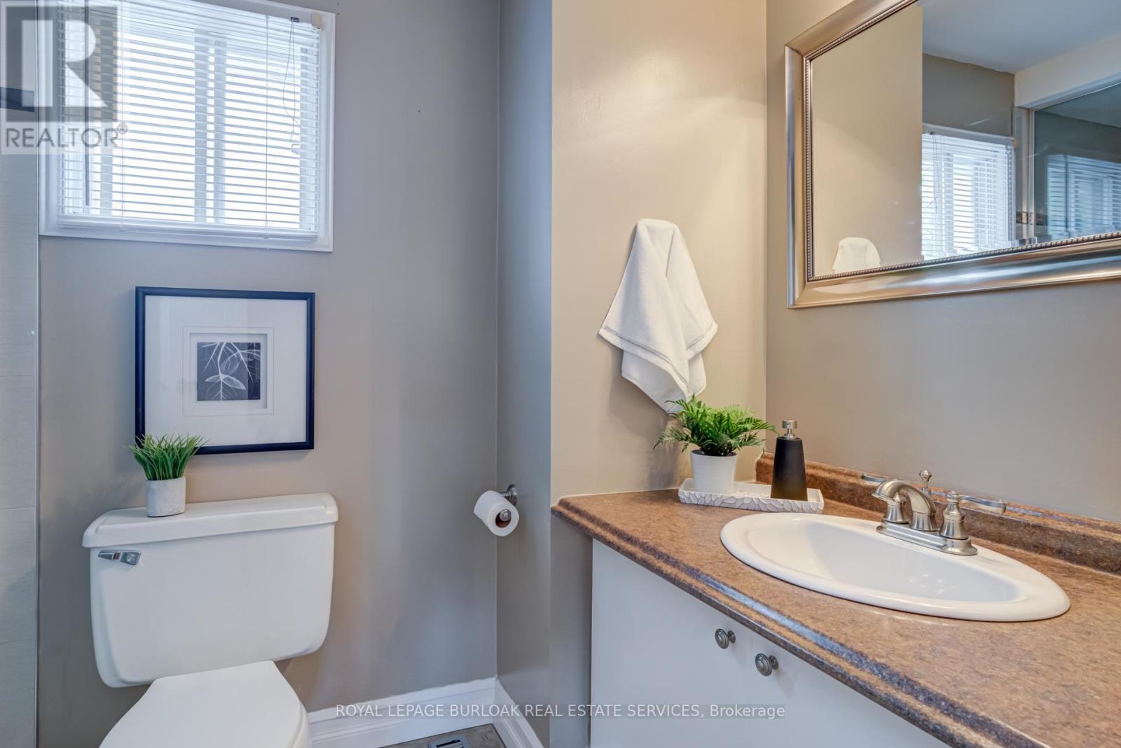 2055 Hunters Wood Drive, Burlington, ON - Indoor Photo Showing Bathroom