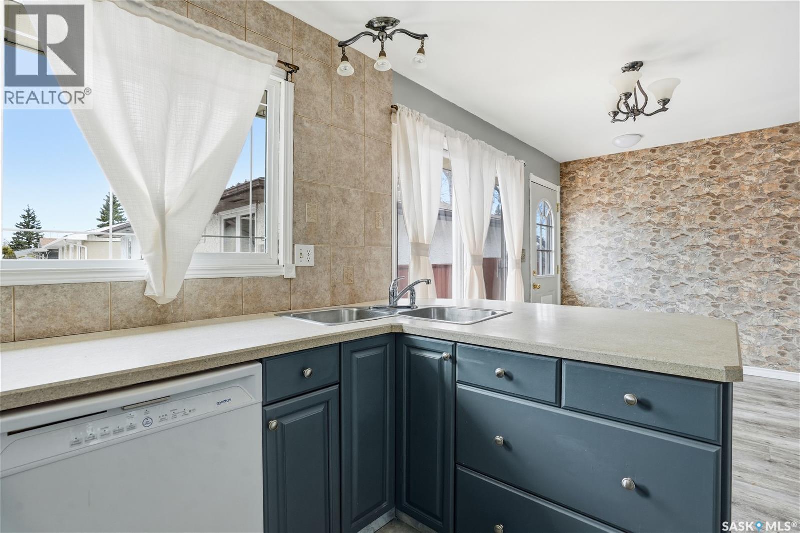 3 Carson Road, Regina, SK - Indoor Photo Showing Kitchen With Double Sink