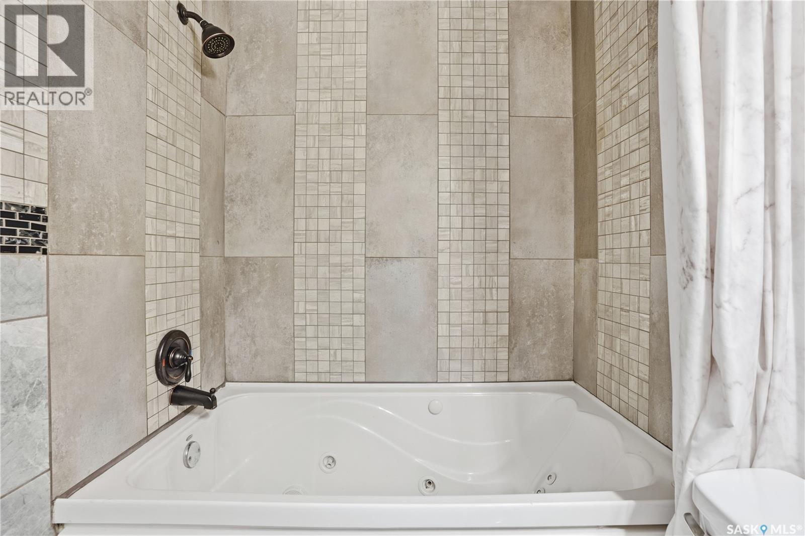 3 Carson Road, Regina, SK - Indoor Photo Showing Bathroom