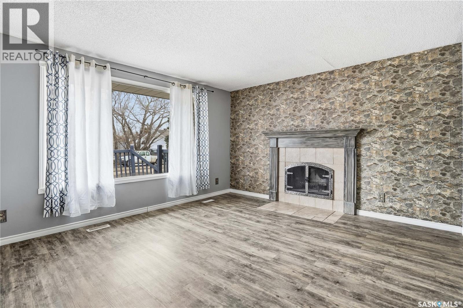 3 Carson Road, Regina, SK - Indoor Photo Showing Living Room With Fireplace