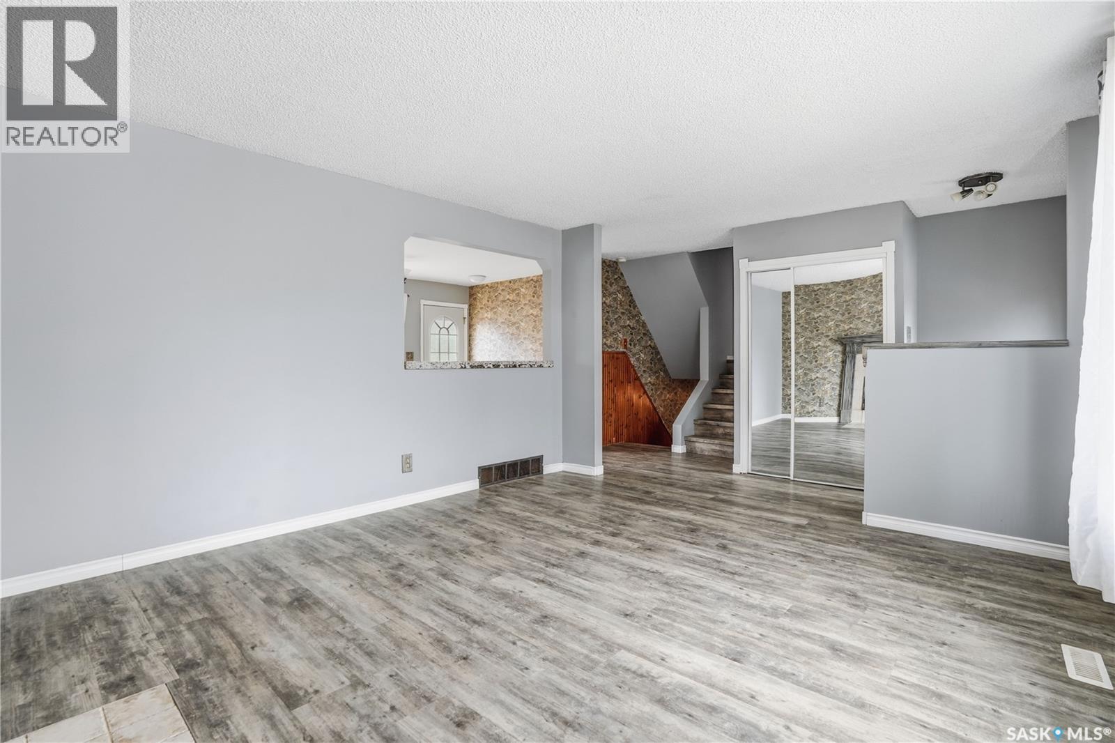 3 Carson Road, Regina, SK - Indoor