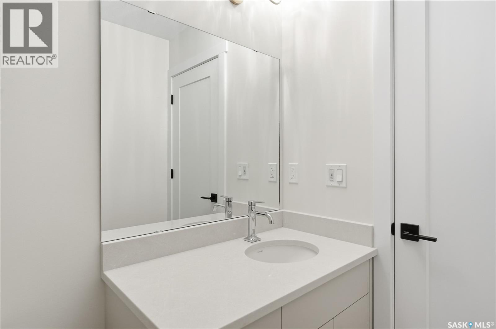 14 Taskamanwa Terrace, Saskatoon, SK - Indoor Photo Showing Bathroom