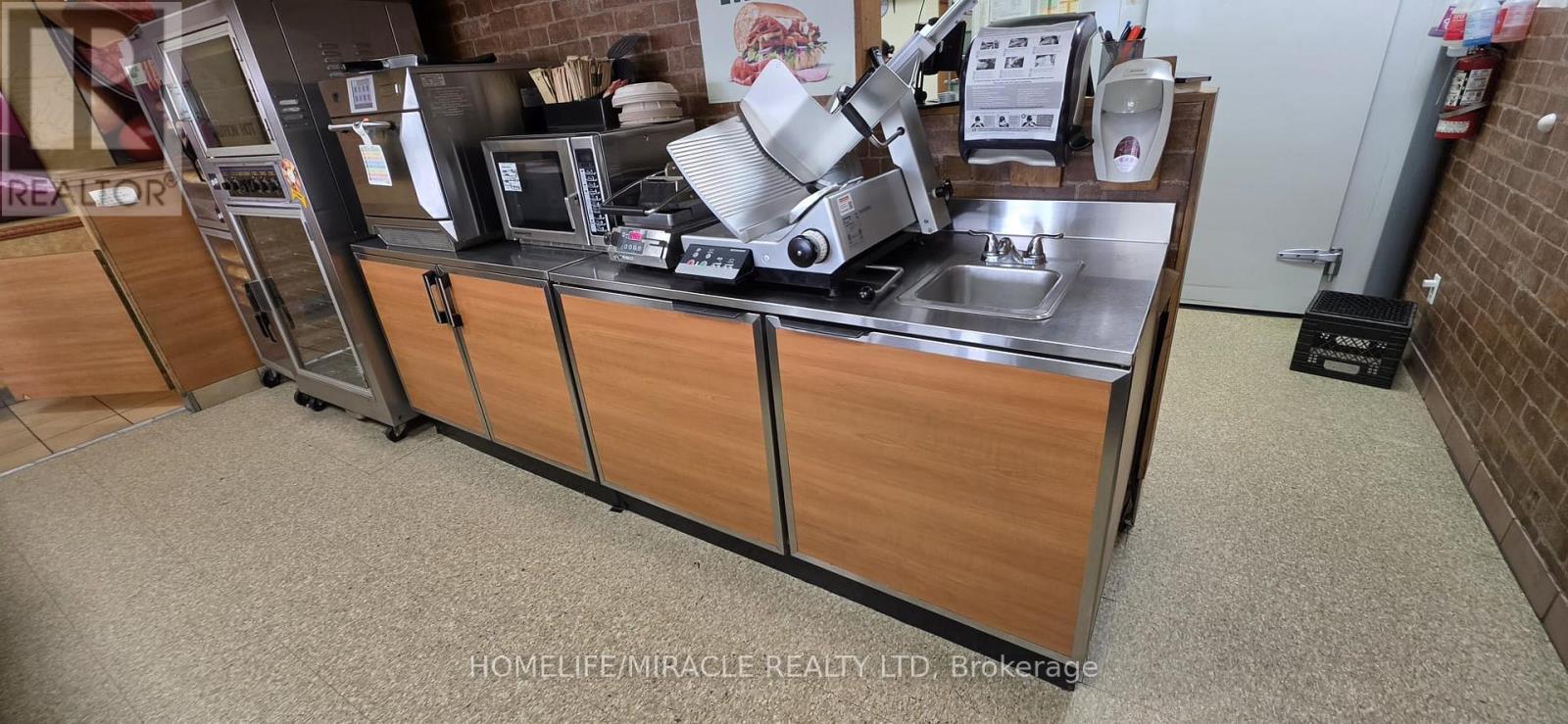 6465 Airport Road, Mississauga, ON