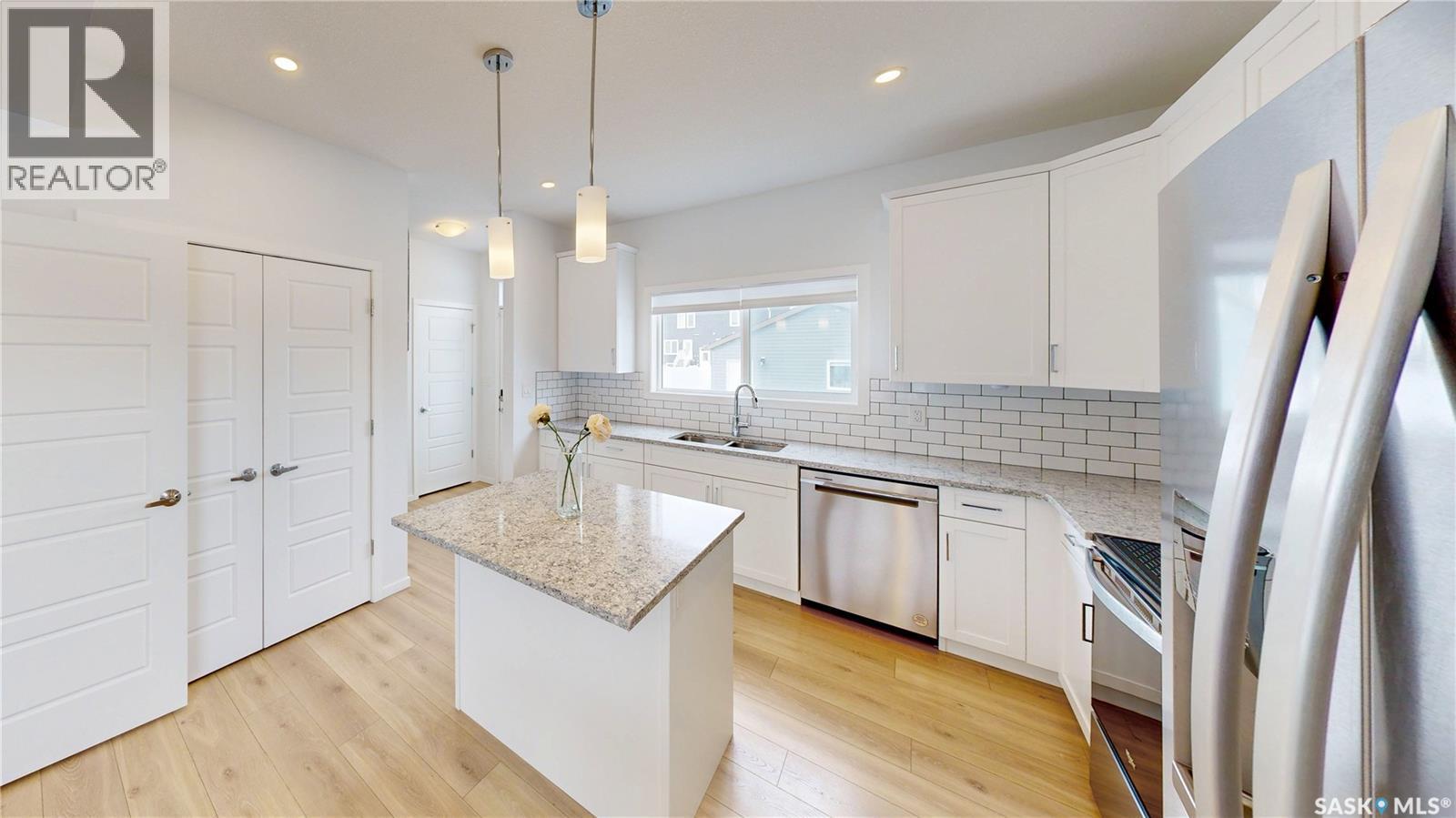 3100 Crosbie Crescent, Regina, SK - Indoor Photo Showing Kitchen With Upgraded Kitchen