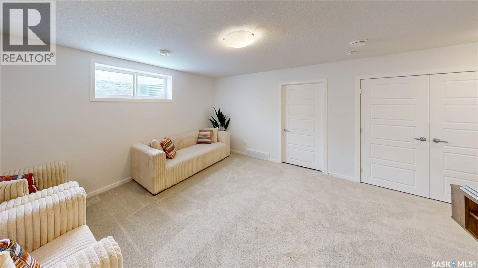 3100 Crosbie Crescent, Regina, SK - Indoor