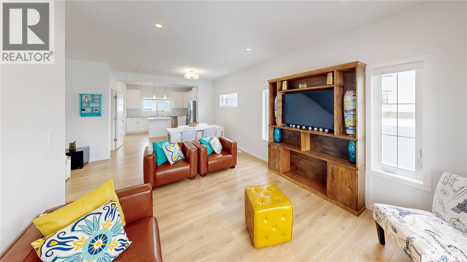 3100 Crosbie Crescent, Regina, SK - Indoor Photo Showing Living Room