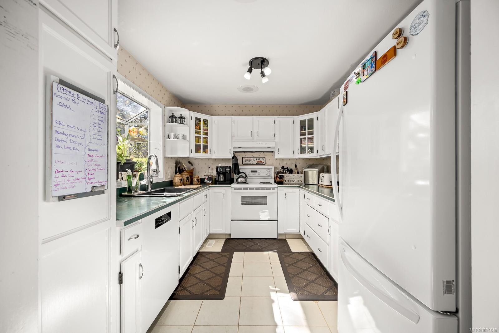 745 Lazo Rd, Comox, BC