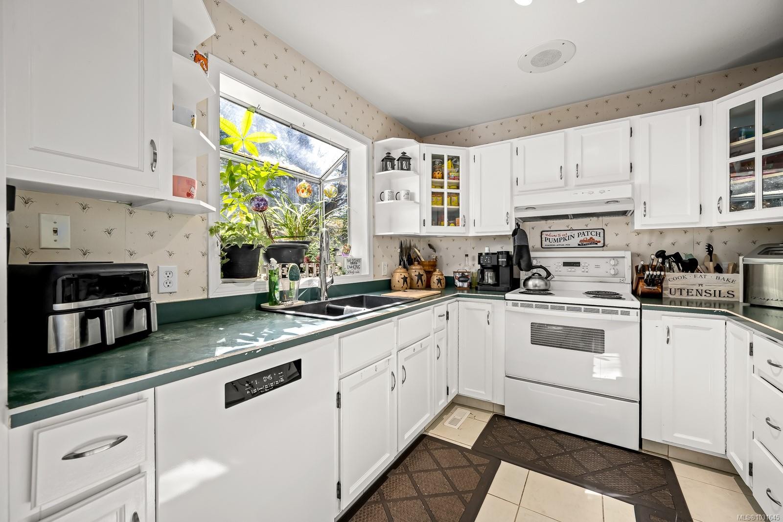 745 Lazo Rd, Comox, BC