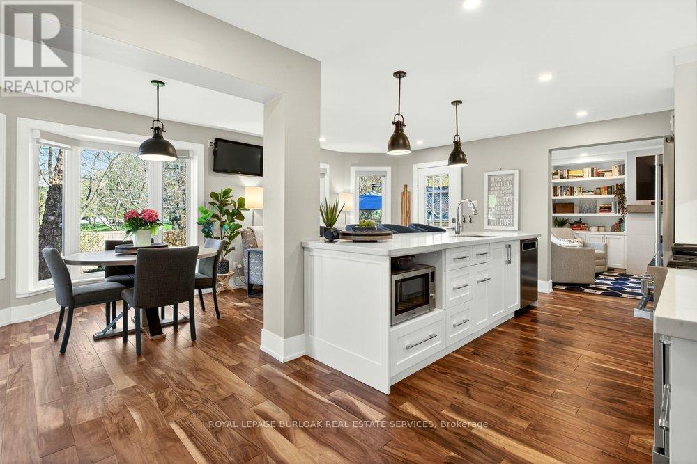 1078 Augustus Drive, Burlington, ON - Indoor Photo Showing Dining Room