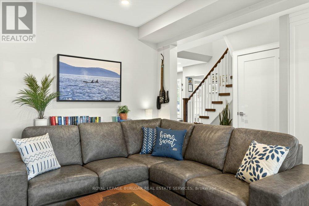 1078 Augustus Drive, Burlington, ON - Indoor Photo Showing Living Room