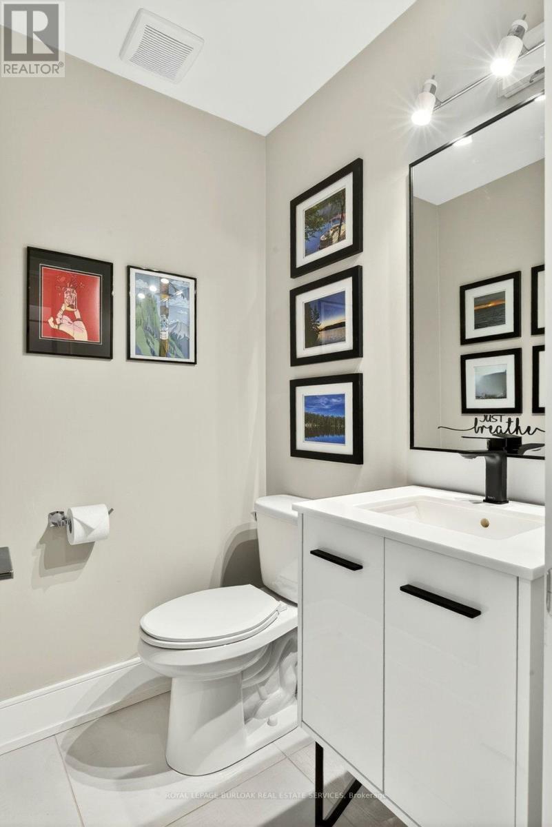 1078 Augustus Drive, Burlington, ON - Indoor Photo Showing Bathroom