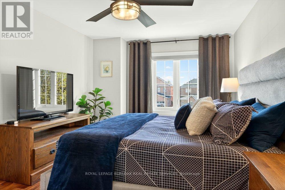 1078 Augustus Drive, Burlington, ON - Indoor Photo Showing Bedroom