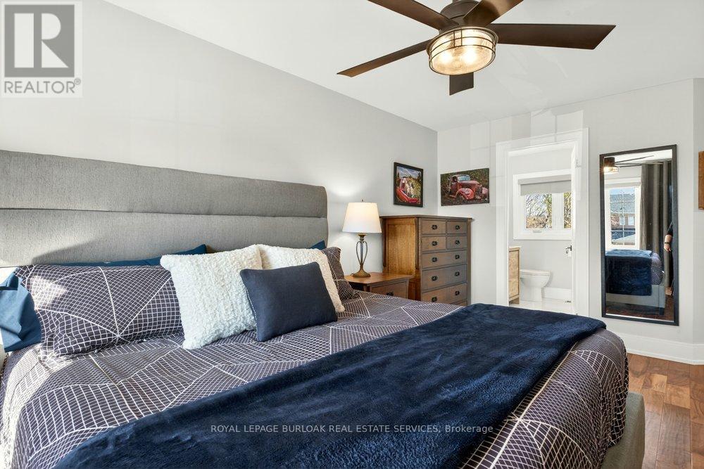 1078 Augustus Drive, Burlington, ON - Indoor Photo Showing Bedroom
