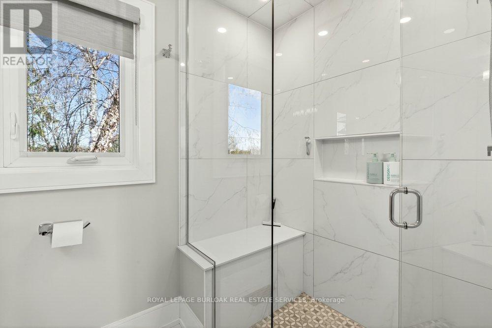 1078 Augustus Drive, Burlington, ON - Indoor Photo Showing Bathroom