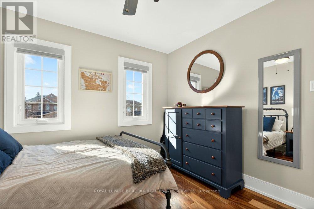 1078 Augustus Drive, Burlington, ON - Indoor Photo Showing Bedroom