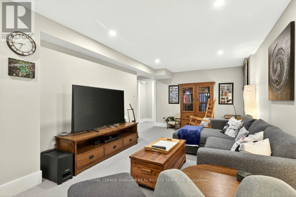 1078 Augustus Drive, Burlington, ON - Indoor Photo Showing Living Room