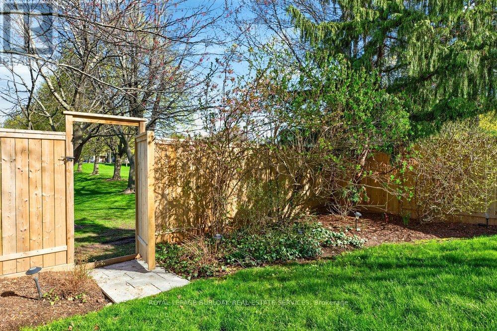 1078 Augustus Drive, Burlington, ON - Outdoor