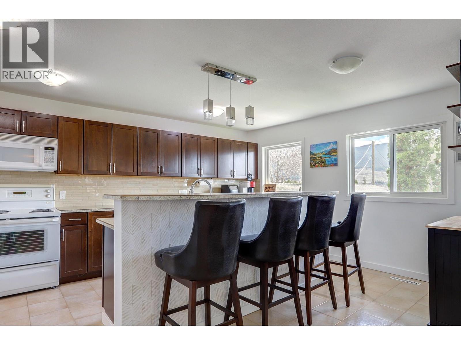 9811 Venables Drive, Vernon, BC - Indoor Photo Showing Kitchen