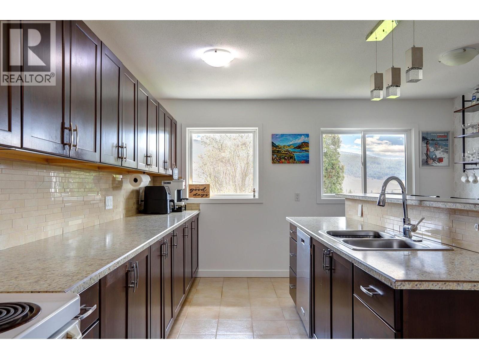 9811 Venables Drive, Vernon, BC - Indoor Photo Showing Kitchen With Double Sink