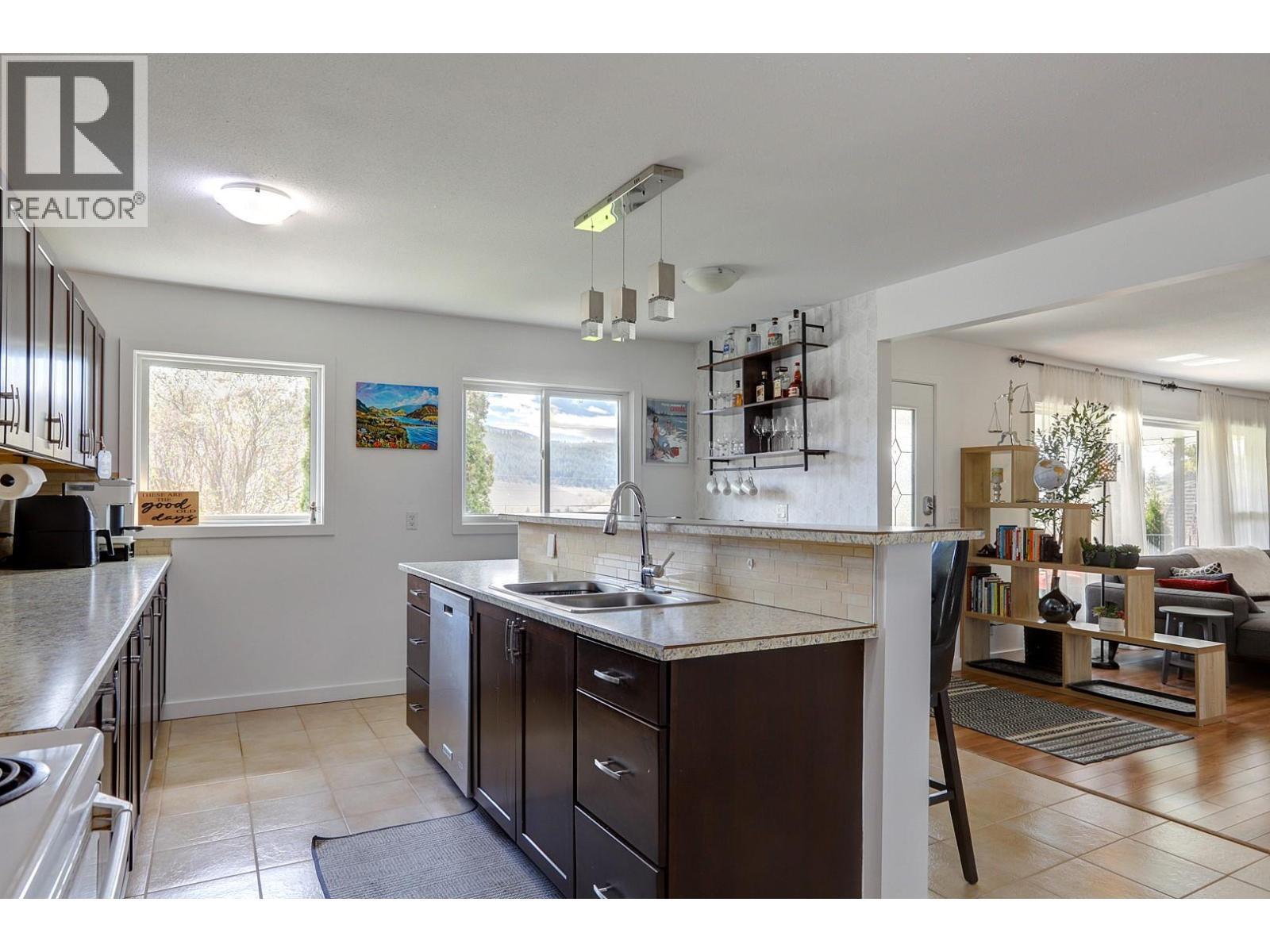 9811 Venables Drive, Vernon, BC - Indoor Photo Showing Kitchen With Double Sink
