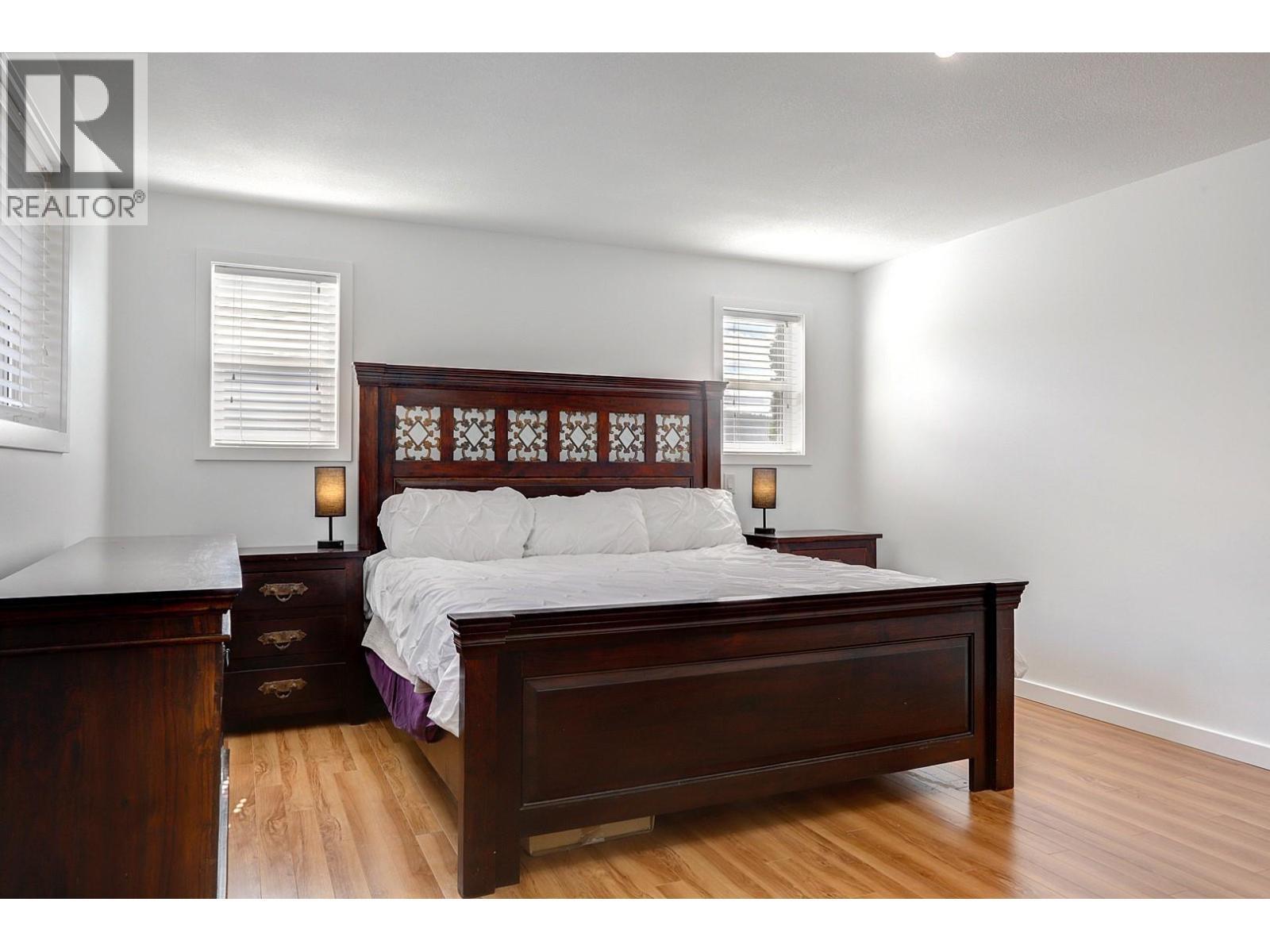 9811 Venables Drive, Vernon, BC - Indoor Photo Showing Bedroom