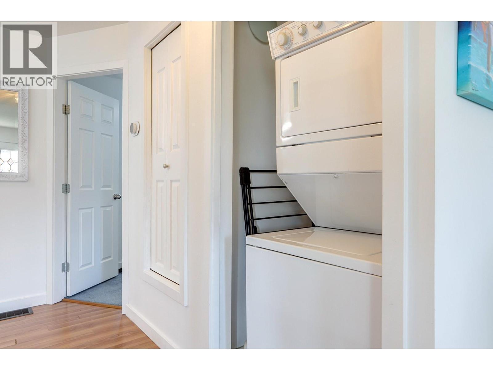 9811 Venables Drive, Vernon, BC - Indoor Photo Showing Laundry Room