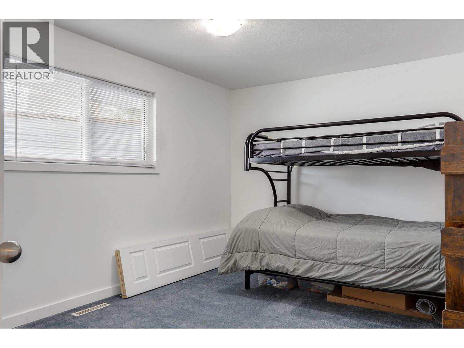 9811 Venables Drive, Vernon, BC - Indoor Photo Showing Bedroom