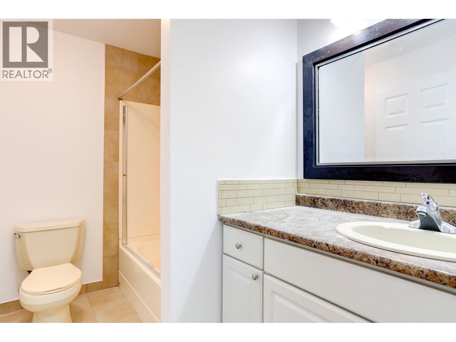 9811 Venables Drive, Vernon, BC - Indoor Photo Showing Bathroom