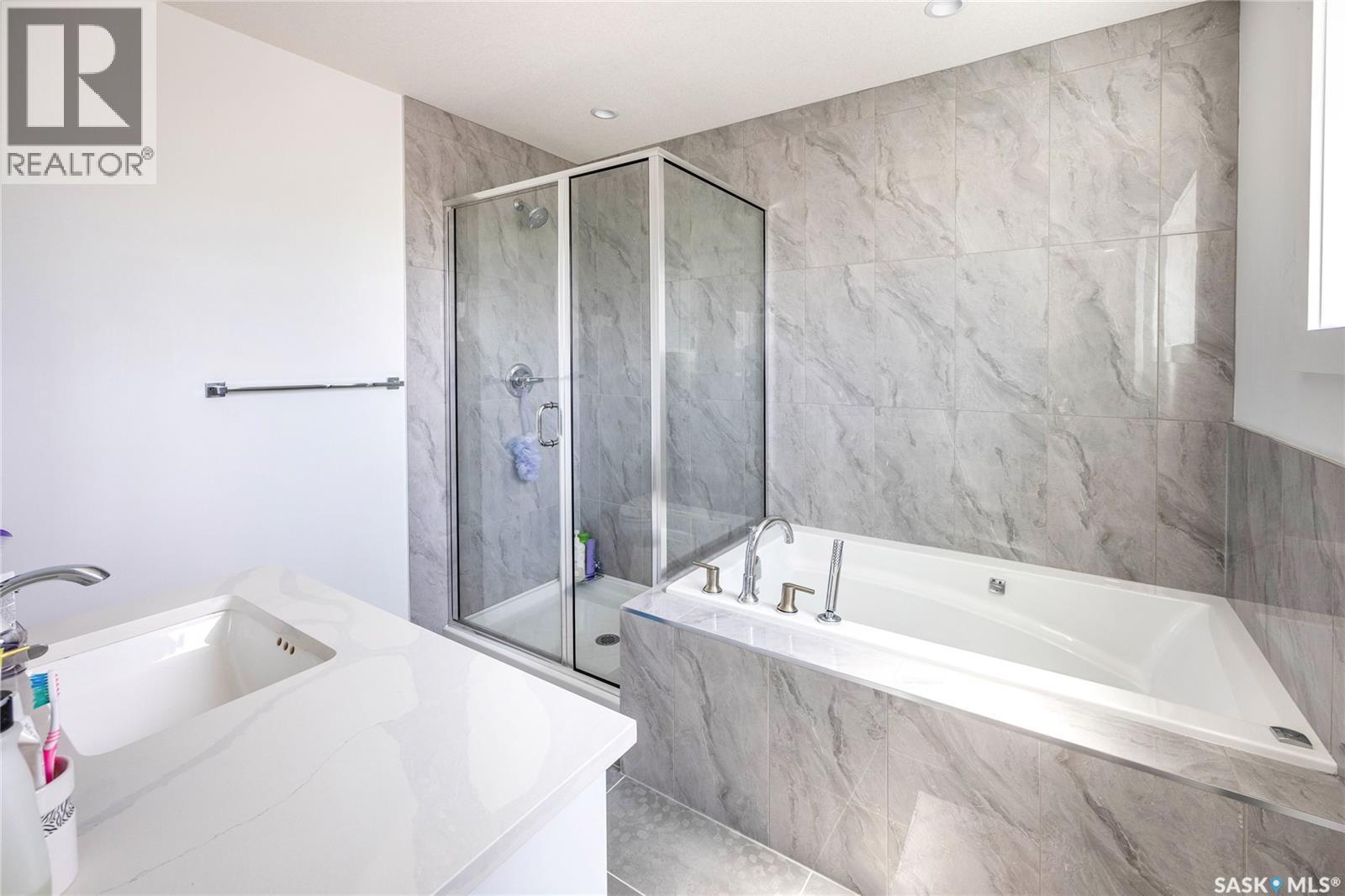 106 Kenaschuk Crescent, Saskatoon, SK - Indoor Photo Showing Bathroom