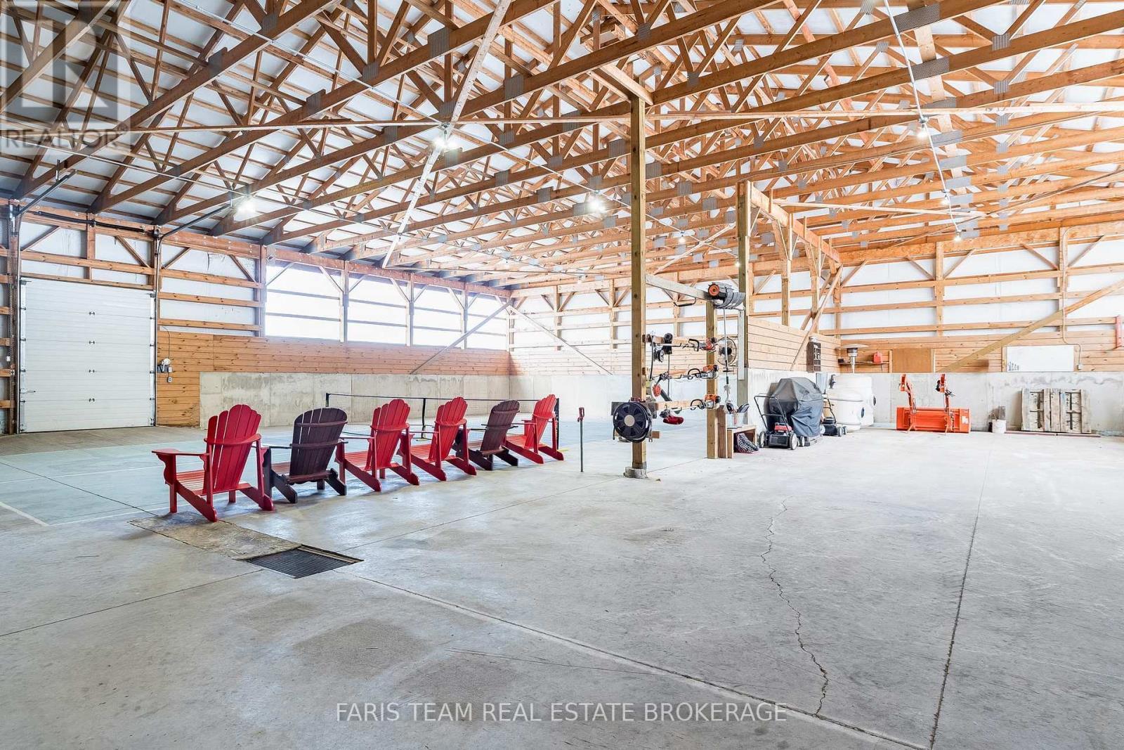 130 Concession 15 W, Tiny, ON - Photo Showing Garage