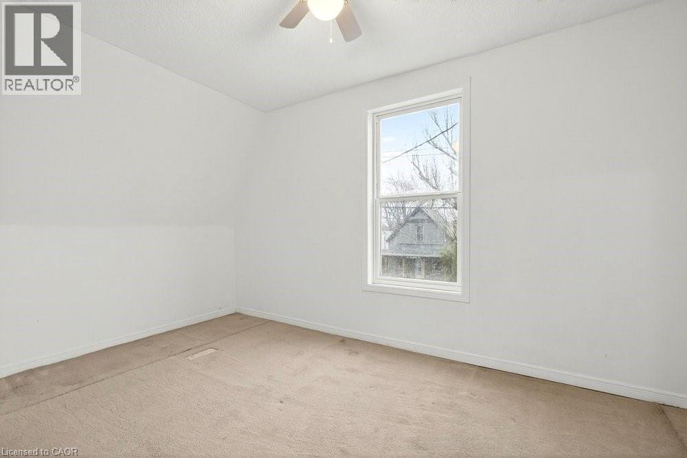 Empty room featuring carpet flooring, a ceiling fan, and a textured ceiling - 23 Frederick Avenue, Hamilton, ON - Indoor Photo Showing Other Room