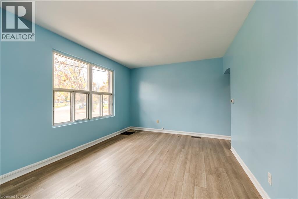 98 Armstrong Avenue, Hamilton, ON - Indoor Photo Showing Other Room