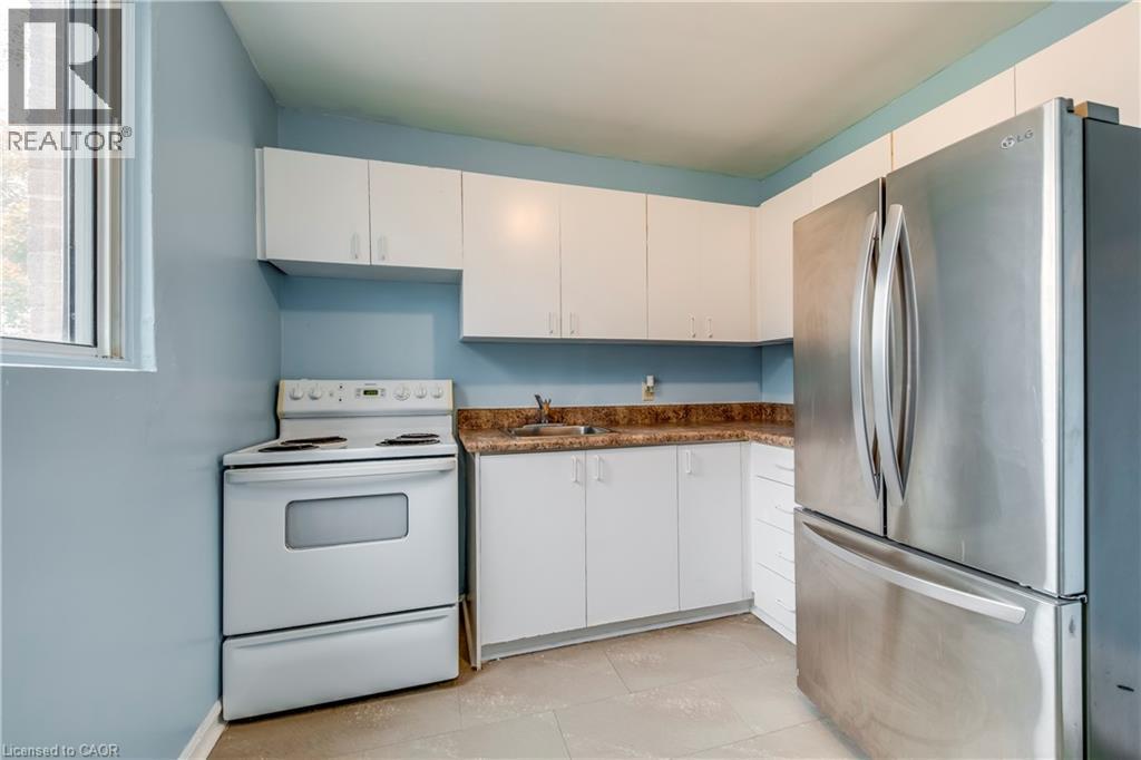 98 Armstrong Avenue, Hamilton, ON - Indoor Photo Showing Kitchen
