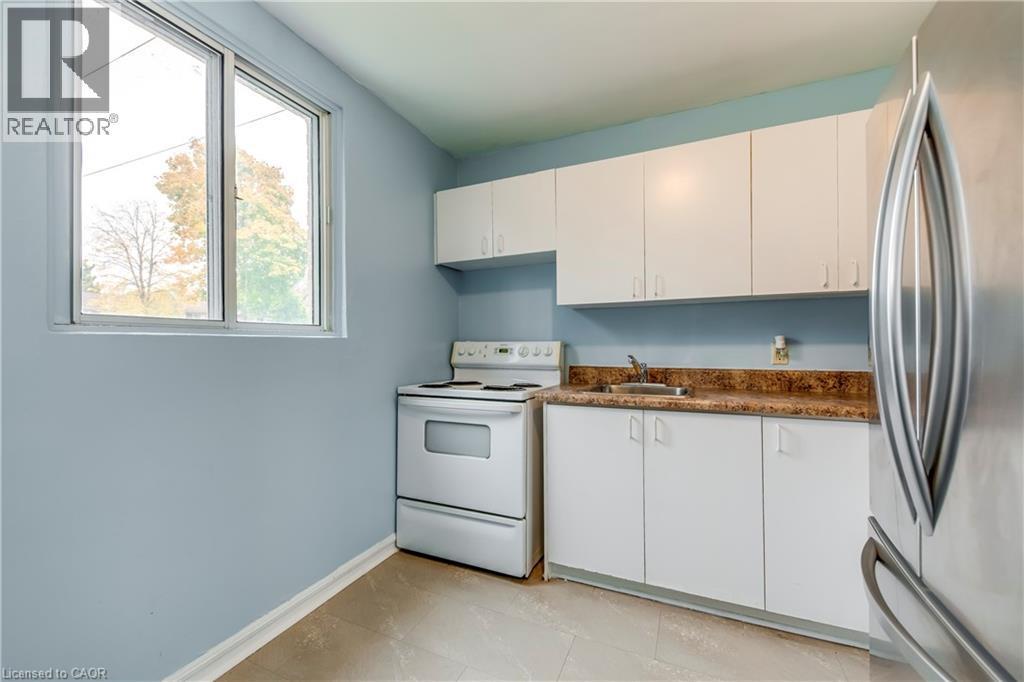 98 Armstrong Avenue, Hamilton, ON - Indoor Photo Showing Kitchen