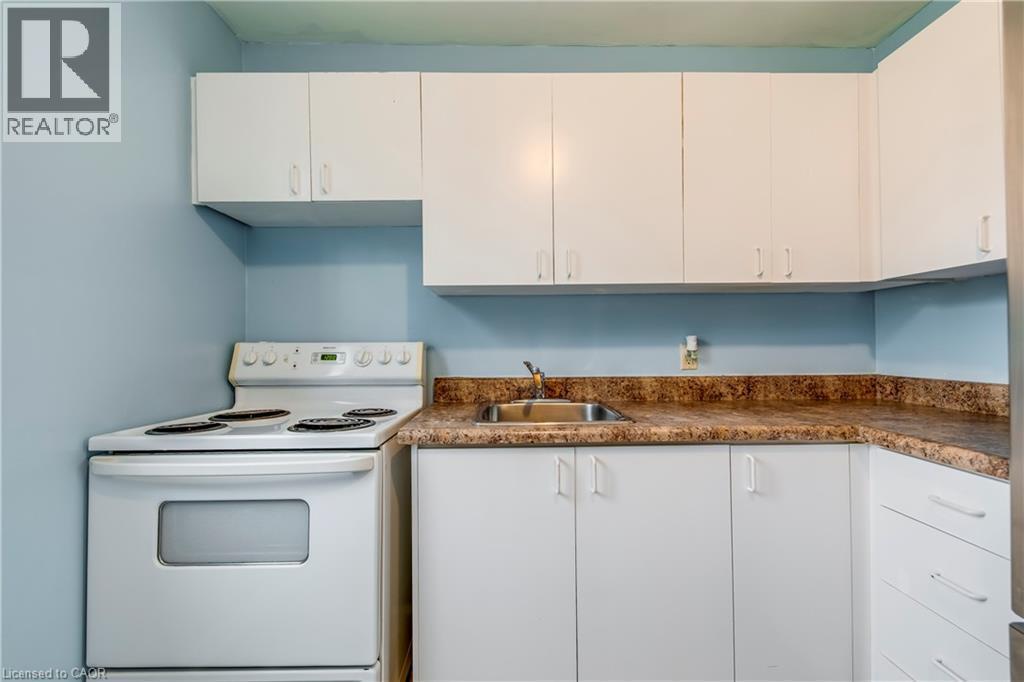 98 Armstrong Avenue, Hamilton, ON - Indoor Photo Showing Kitchen