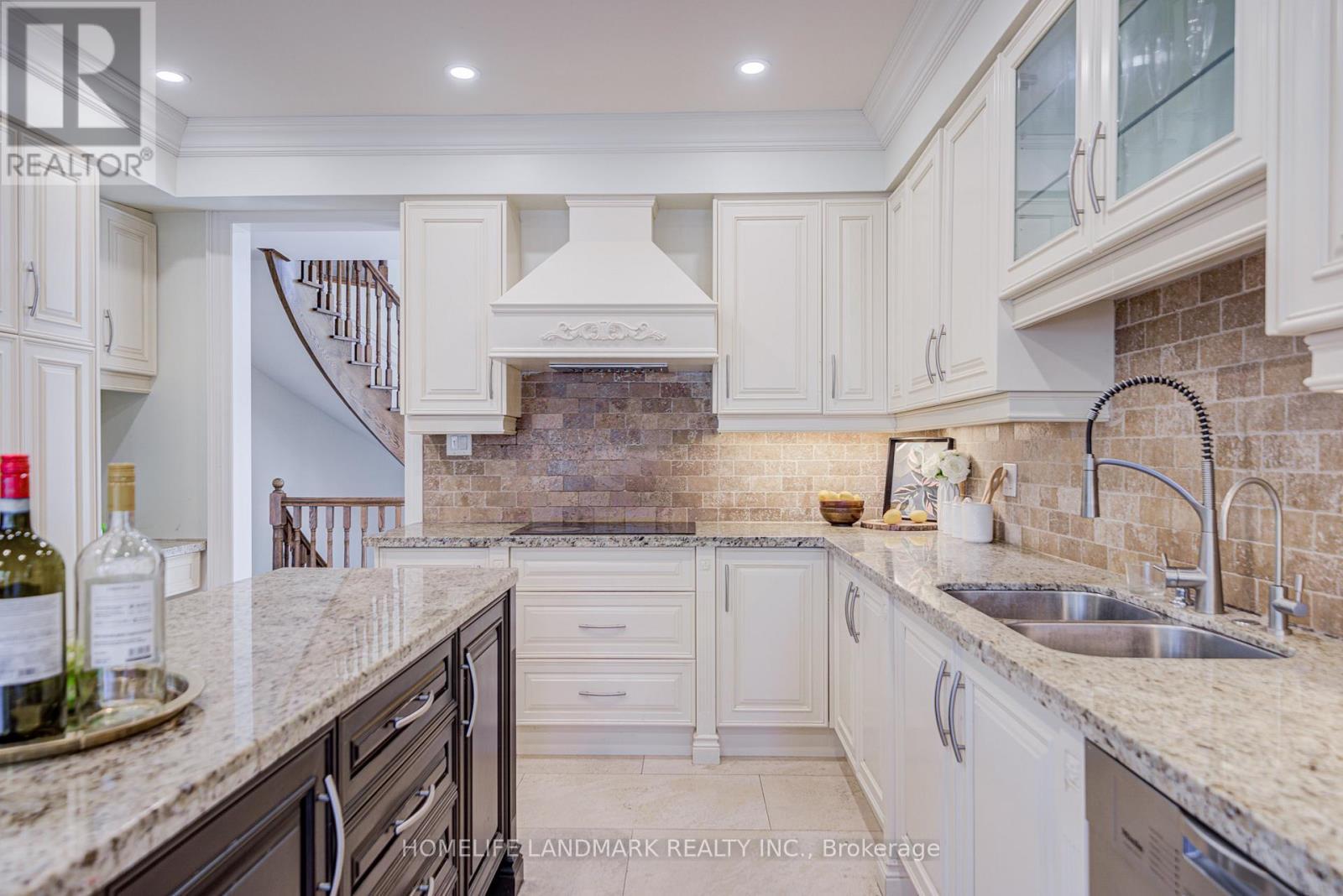 21 Kirkdale Crescent, Toronto, ON