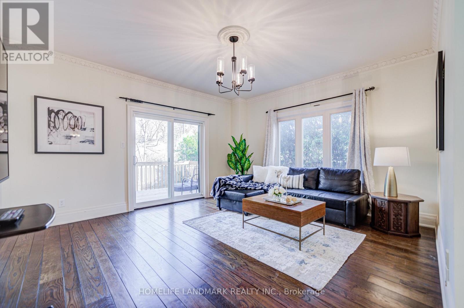 21 Kirkdale Crescent, Toronto, ON