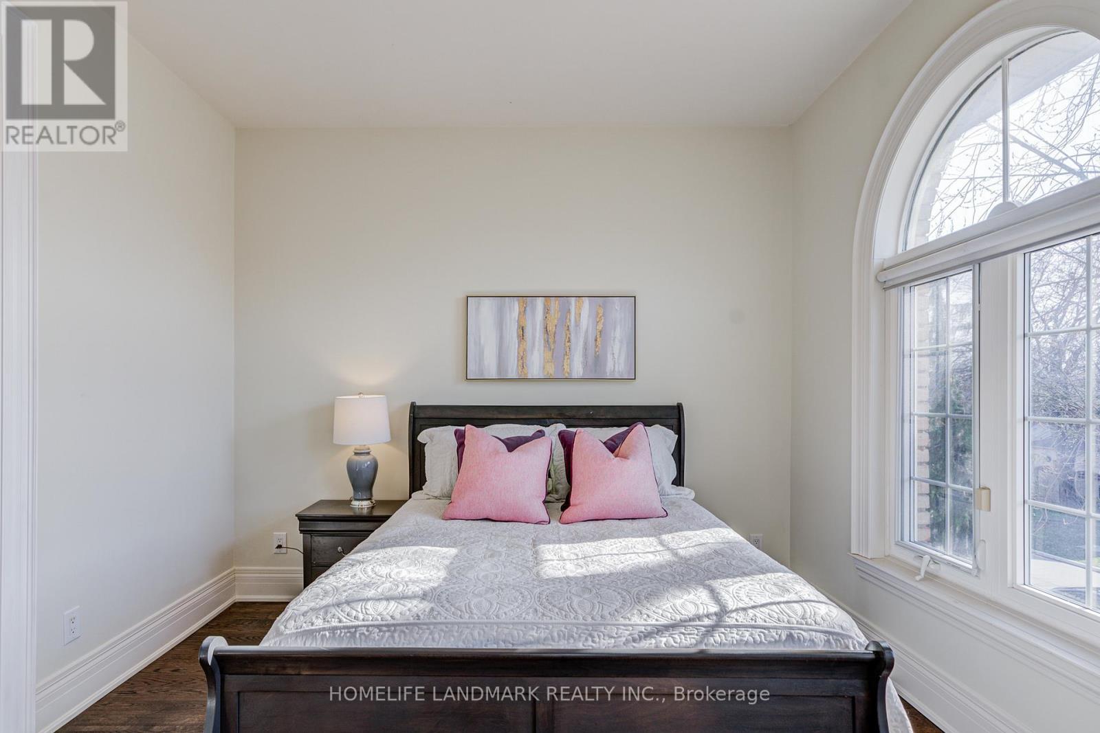 21 Kirkdale Crescent, Toronto, ON