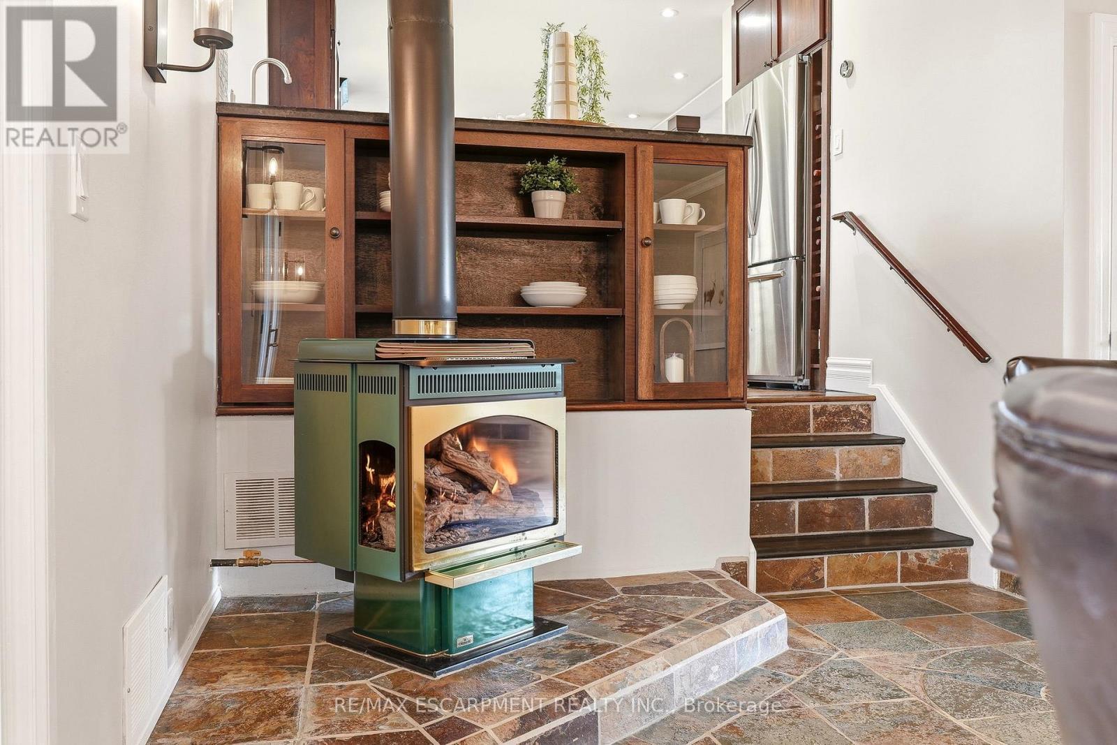 1189 Britannia Road, Burlington, ON - Indoor Photo Showing Other Room With Fireplace