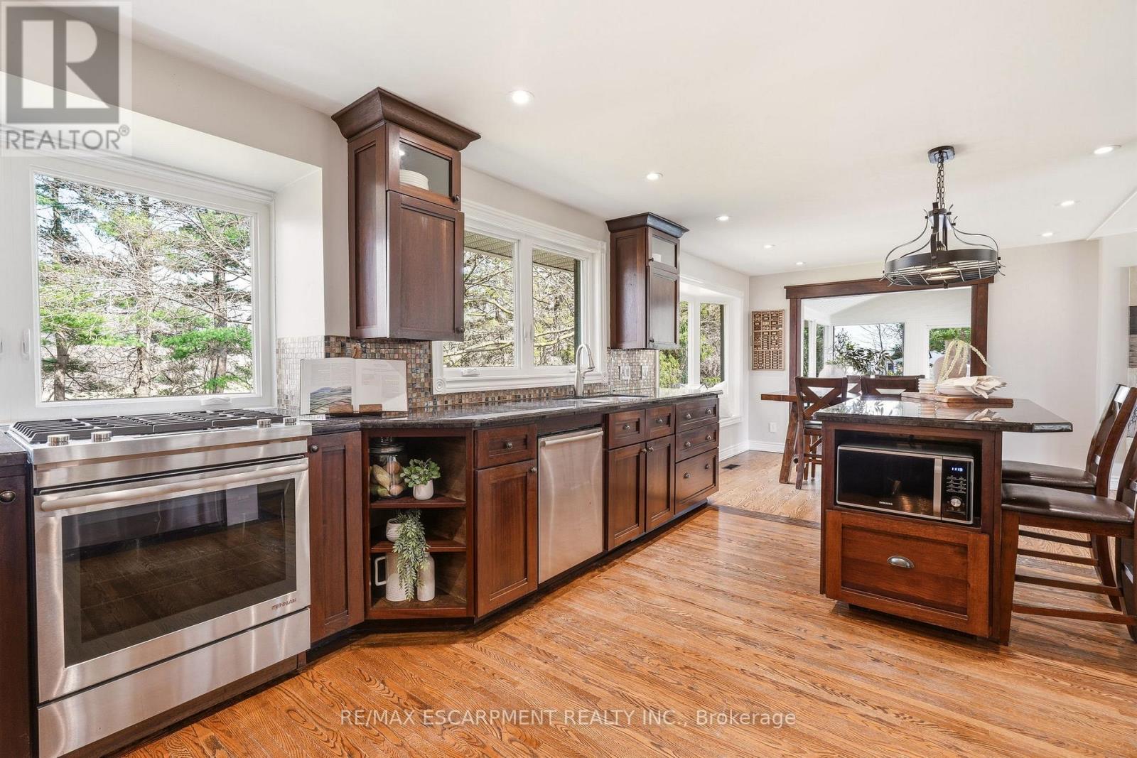 1189 Britannia Road, Burlington, ON - Indoor