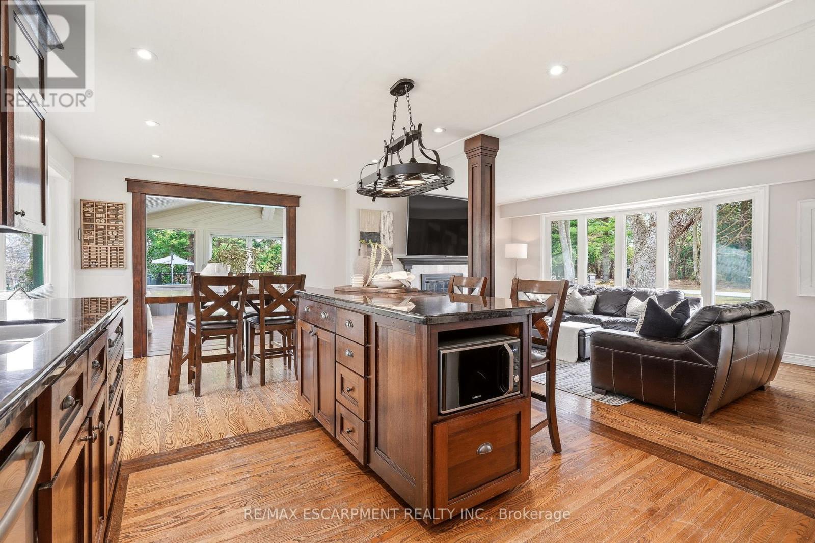 1189 Britannia Road, Burlington, ON - Indoor