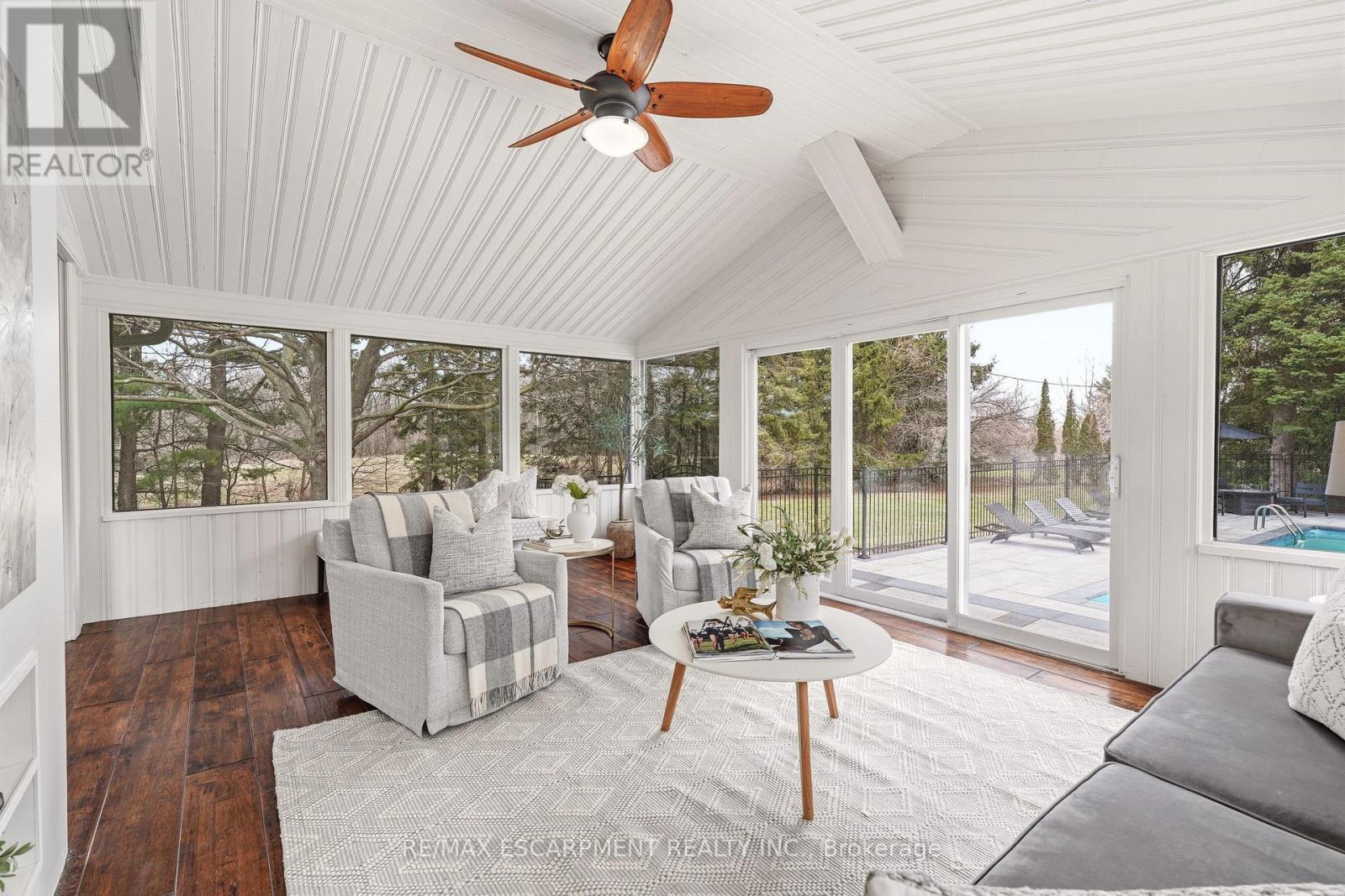 1189 Britannia Road, Burlington, ON - Indoor Photo Showing Living Room