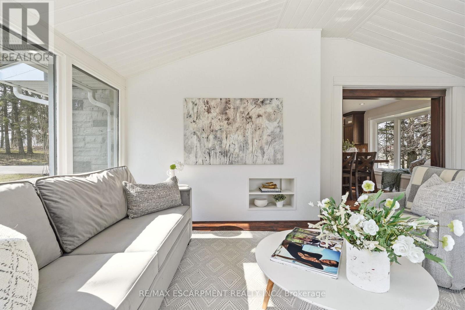 1189 Britannia Road, Burlington, ON - Indoor Photo Showing Living Room
