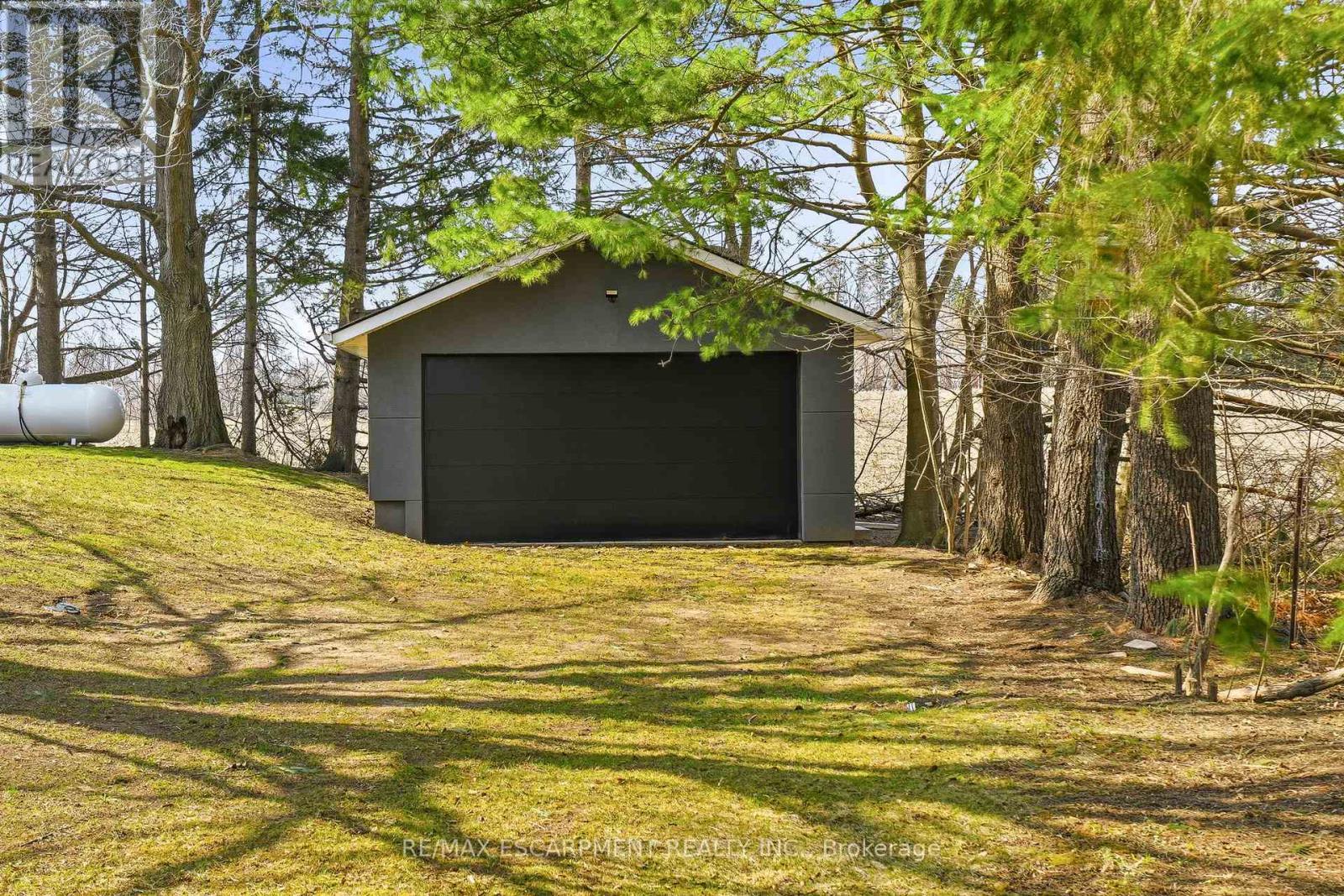 1189 Britannia Road, Burlington, ON - Outdoor