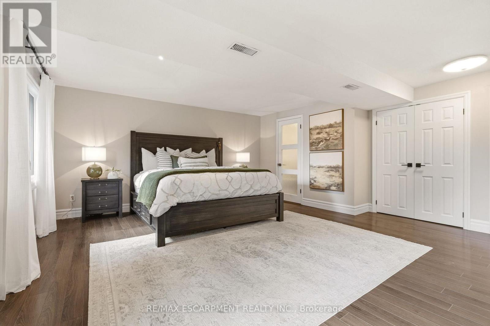 1189 Britannia Road, Burlington, ON - Indoor Photo Showing Bedroom