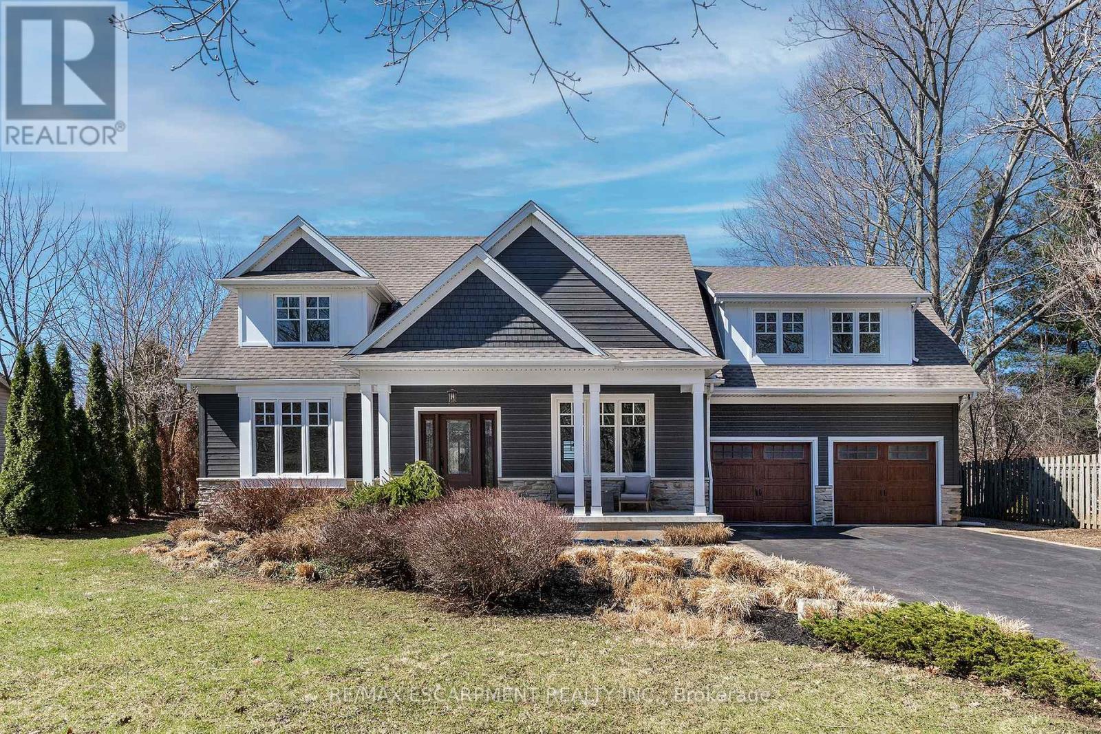 400 Hamilton Drive, Hamilton, ON - Outdoor With Facade