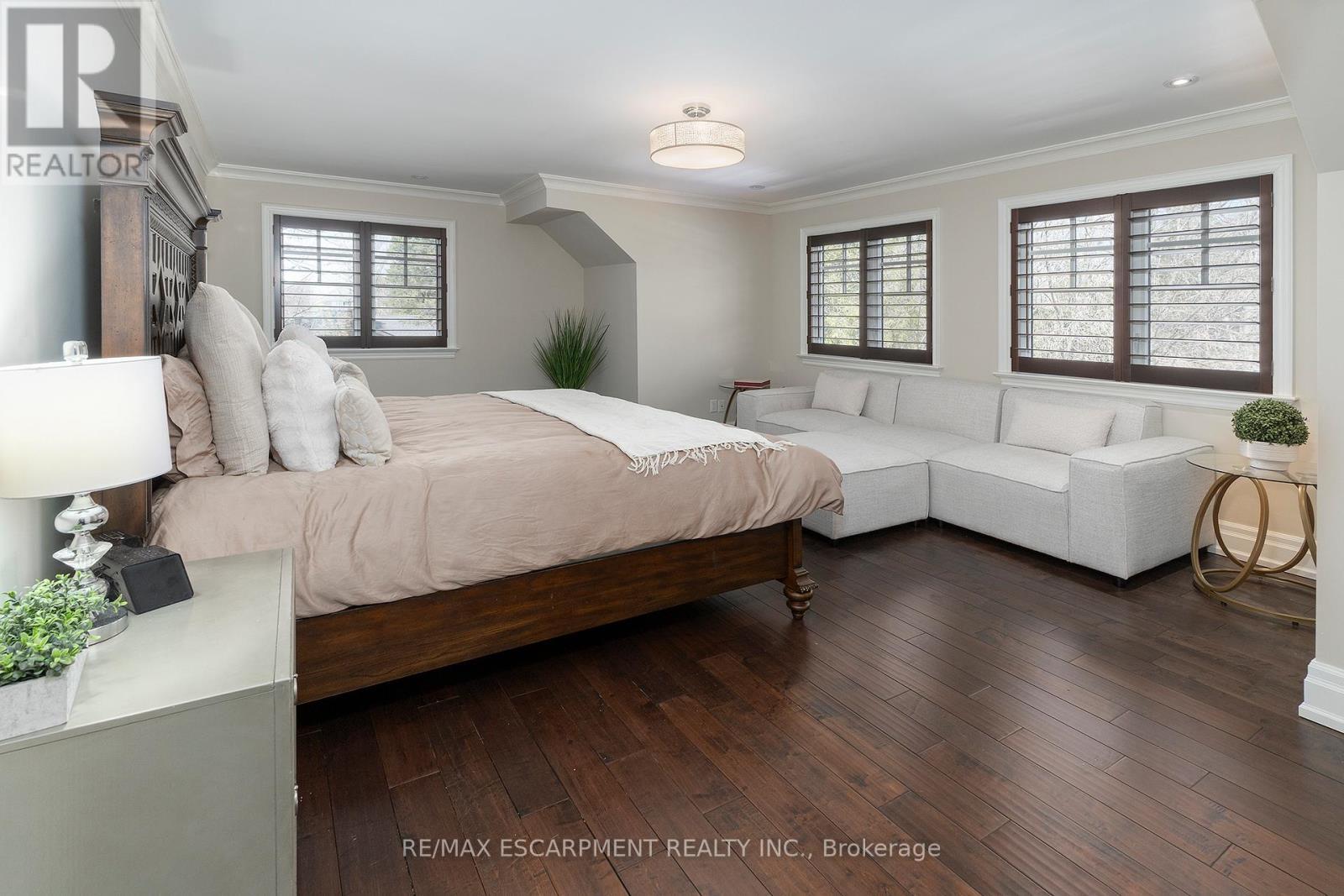 400 Hamilton Drive, Hamilton, ON - Indoor Photo Showing Bedroom