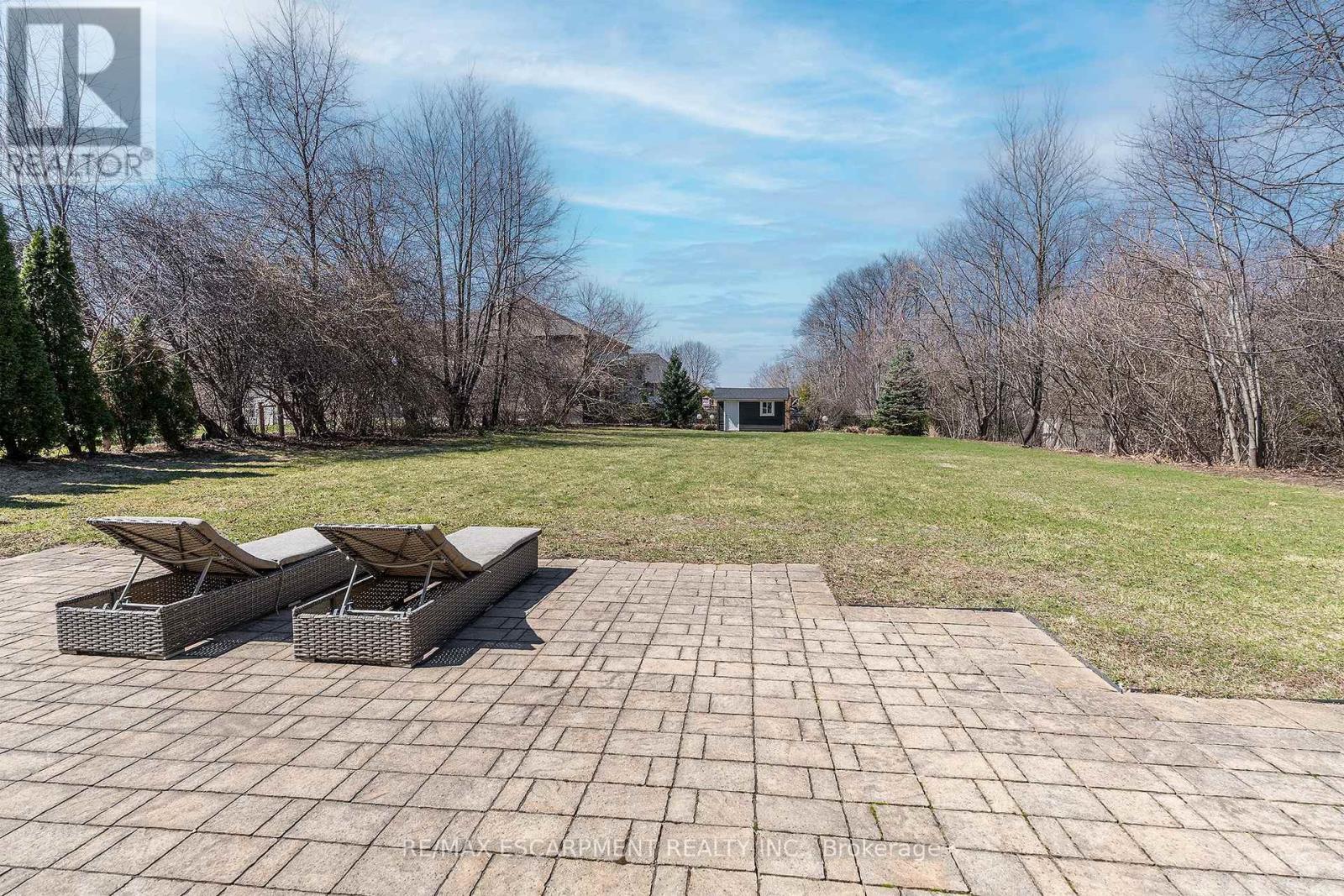 400 Hamilton Drive, Hamilton, ON - Outdoor