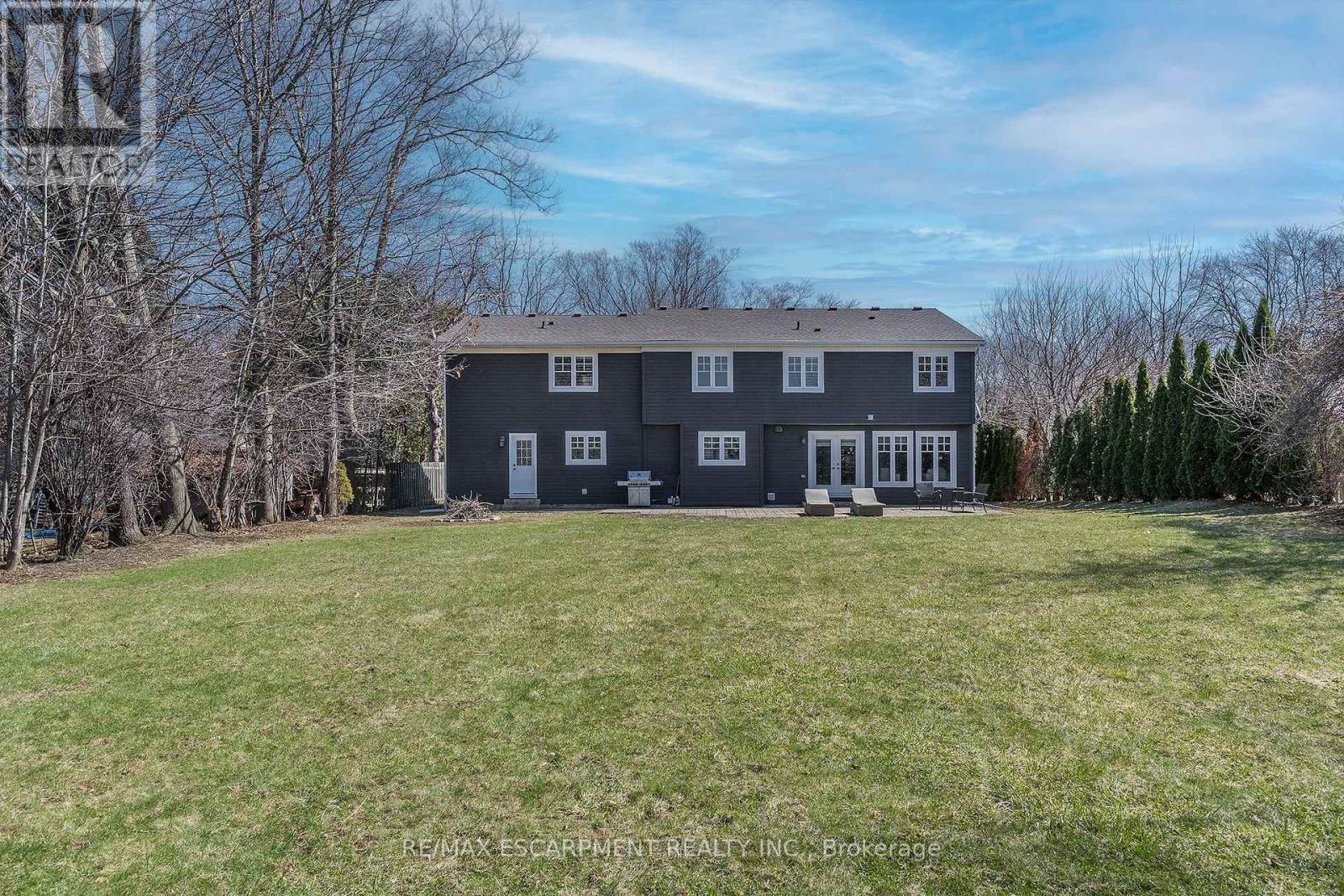 400 Hamilton Drive, Hamilton, ON - Outdoor