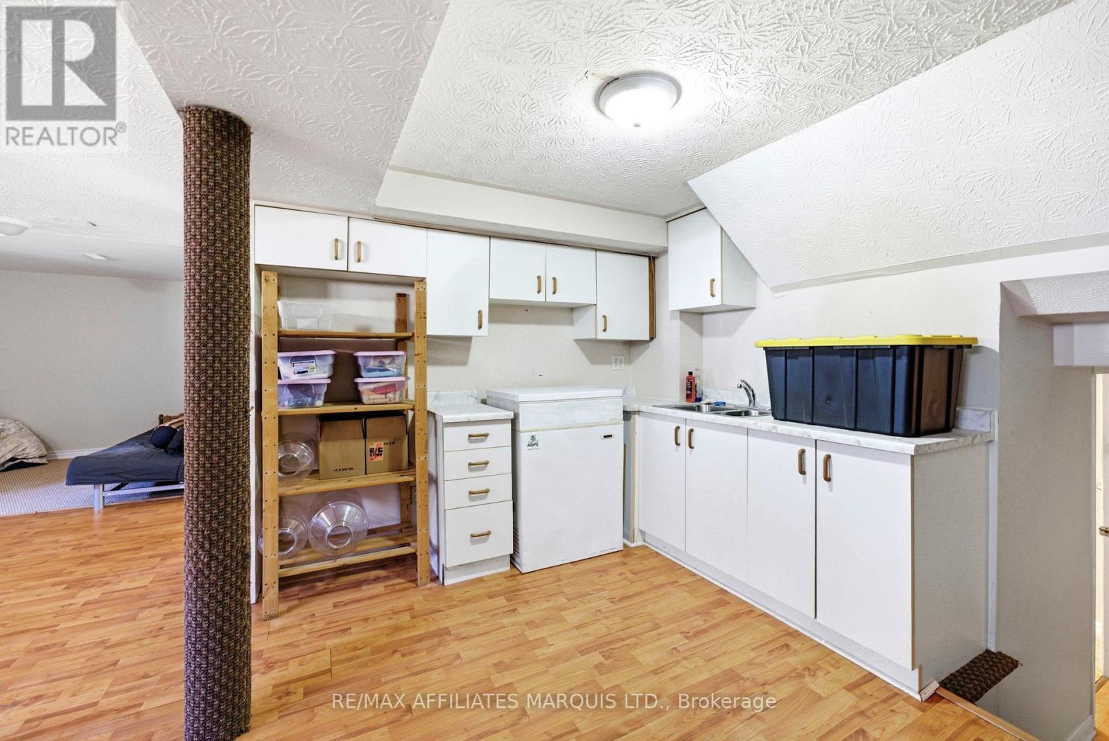 884 Kenyon Crescent, Cornwall, ON - Indoor Photo Showing Kitchen With Double Sink